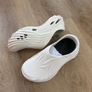 NEW Crocs Echo Wave Clog Mule Slip On Shoe Men's 5/ Women's 7